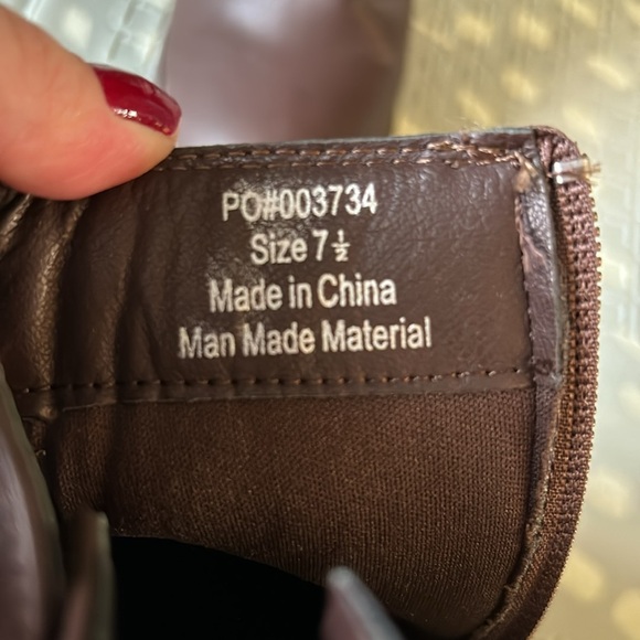 NEVER WORN Boots - Picture 8 of 8